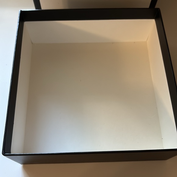 Gucci Box 8x8 with ribbon - Picture 2 of 2